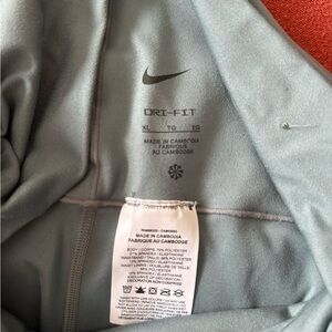 Nike Dri-FIT Performance Hoodie in Light Gray